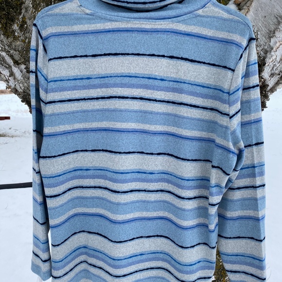 Woman's Pullover - Picture 2 of 4